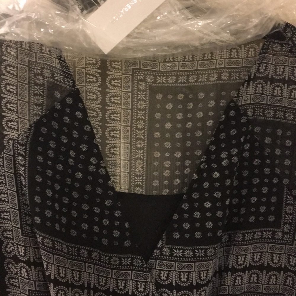 BCBG Romper Black and white Handkerchief pattern - Picture 7 of 8